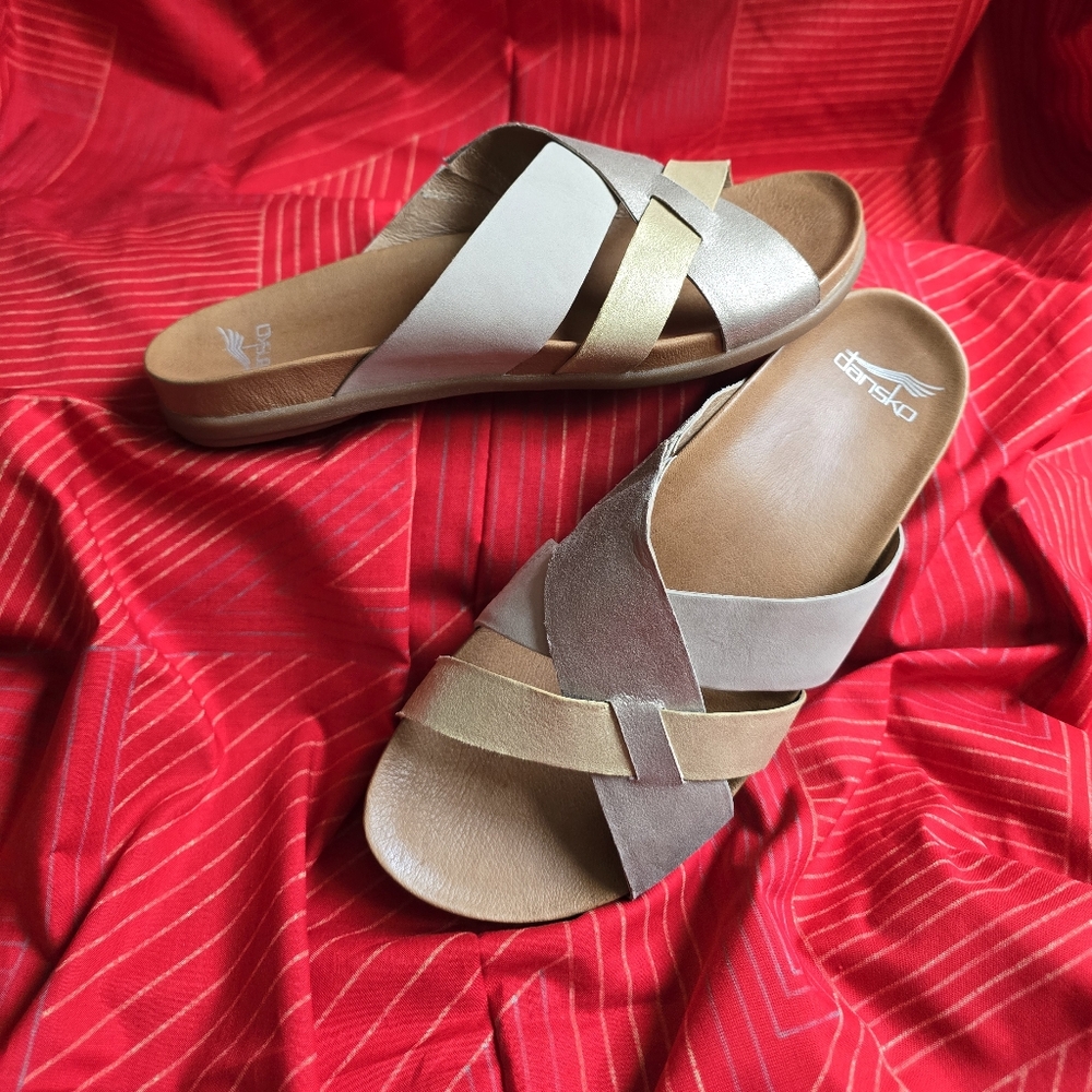 NWOT Dansko Size 41 Flats Joanna Sand Multi Leather Sandals